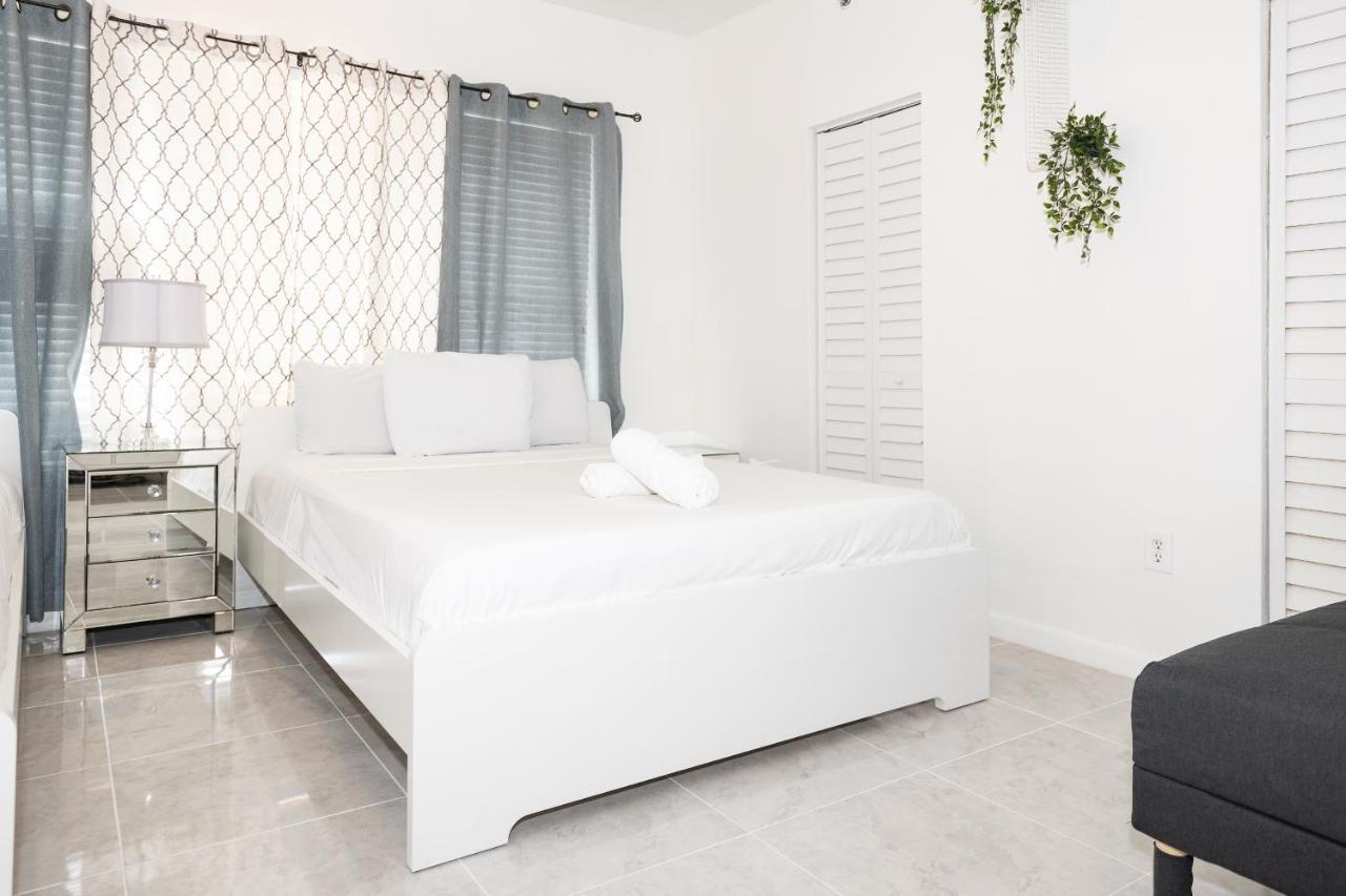 Apartments On Ocean Drive Маями Бийч Екстериор снимка